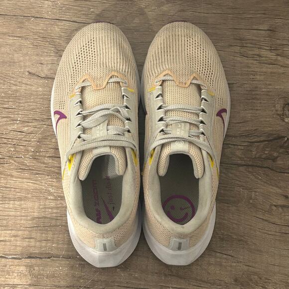 Nike Air Zoom Pegasus 40 (DV3854-800) Women’s Running Shoes Size 9 Guava Ice - Picture 7 of 8